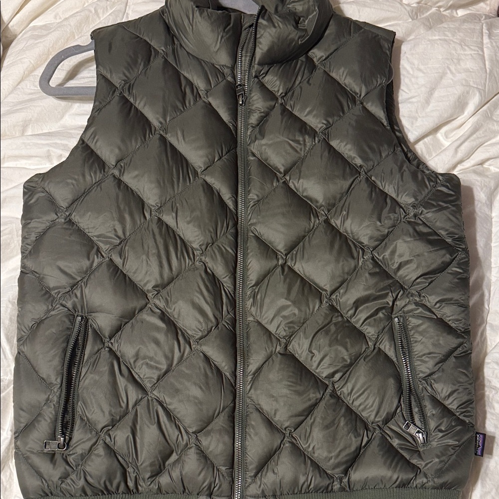 Women’s Patagonia Quilted Puffer Vest - Olive Green large